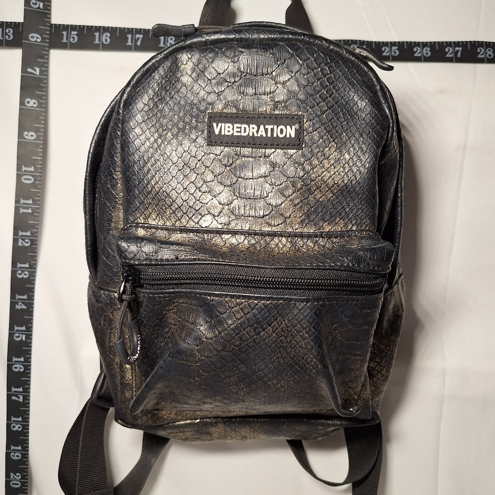 Vibedration Hydration Backpack w/o bladder -Snake/Reptile-Skin-Like - Small Used